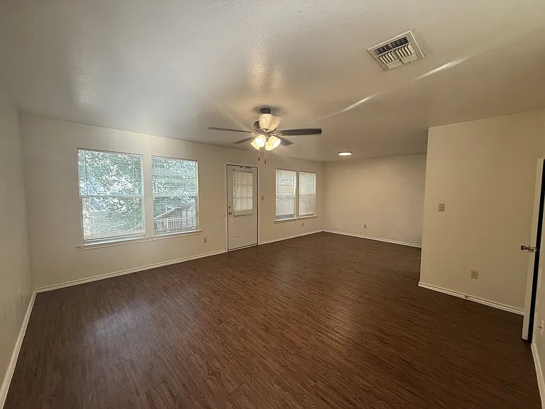1000-1002 Sagewood Trl — Photo 1
