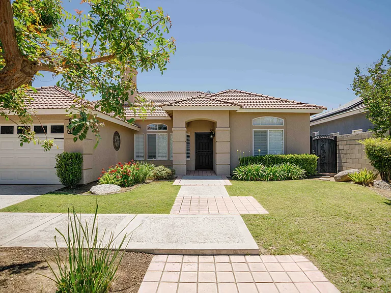 10929 Delusion Dr — Photo 2