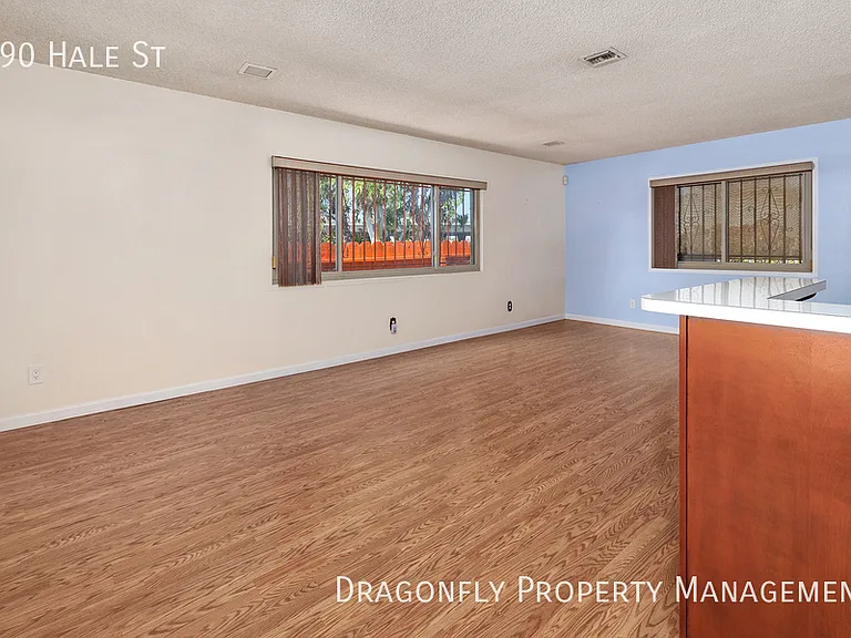 490 Hale St — Photo 16