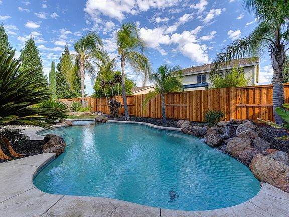 4th image of 1748 Canyon Creek Dr