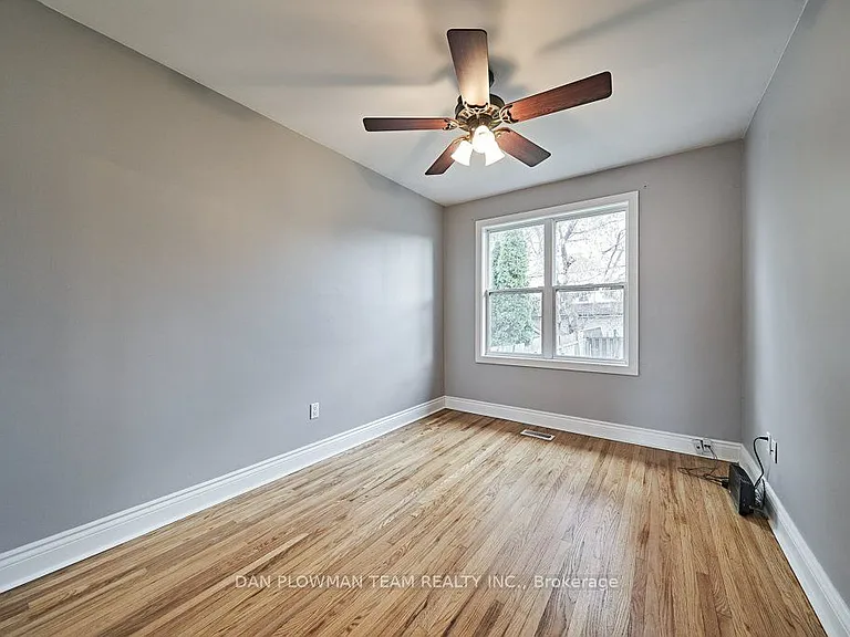 181 Waverly St S #UPPER — Photo 11