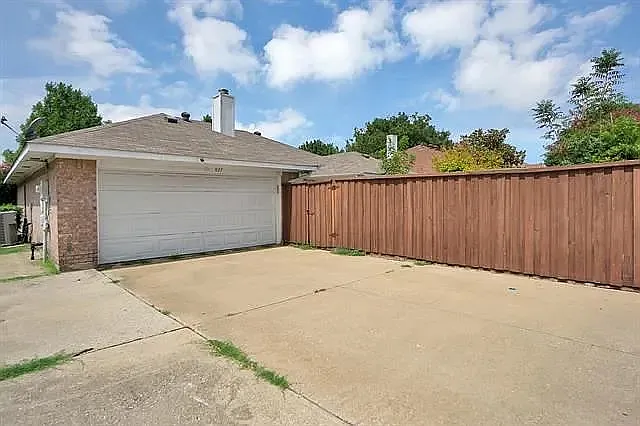 827 Cornell Ln — Photo 17