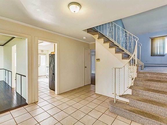 2nd image of 29 Hilary Dr