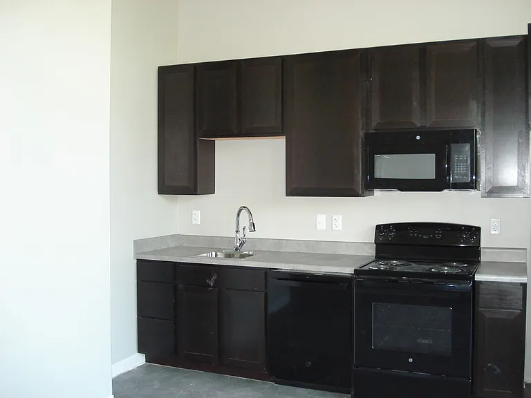 308 E Corning St — Photo 50
