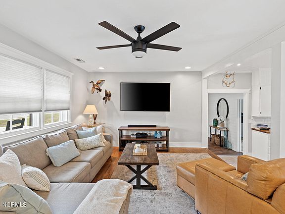 3rd image of 321 Englewood Drive