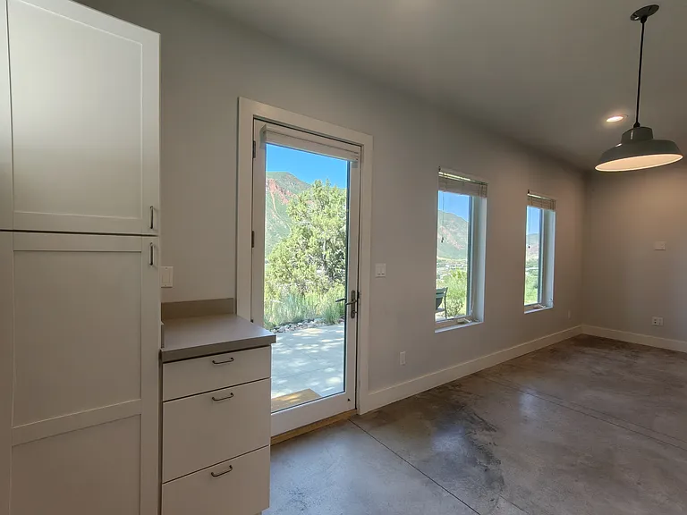 600 Greenway Dr — Photo 5