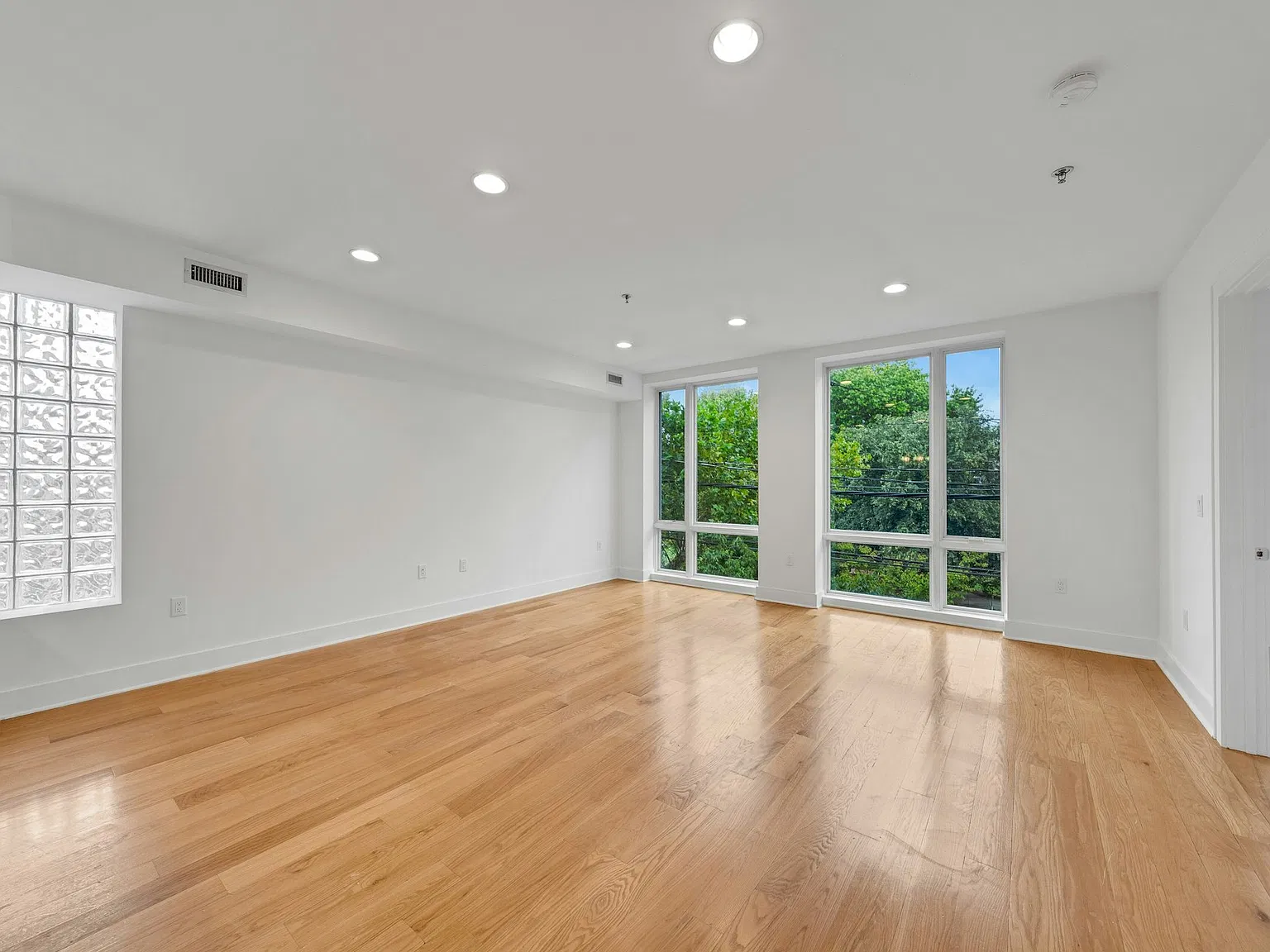 3 bed, 1750 sqft, $5,400 — Photo 3