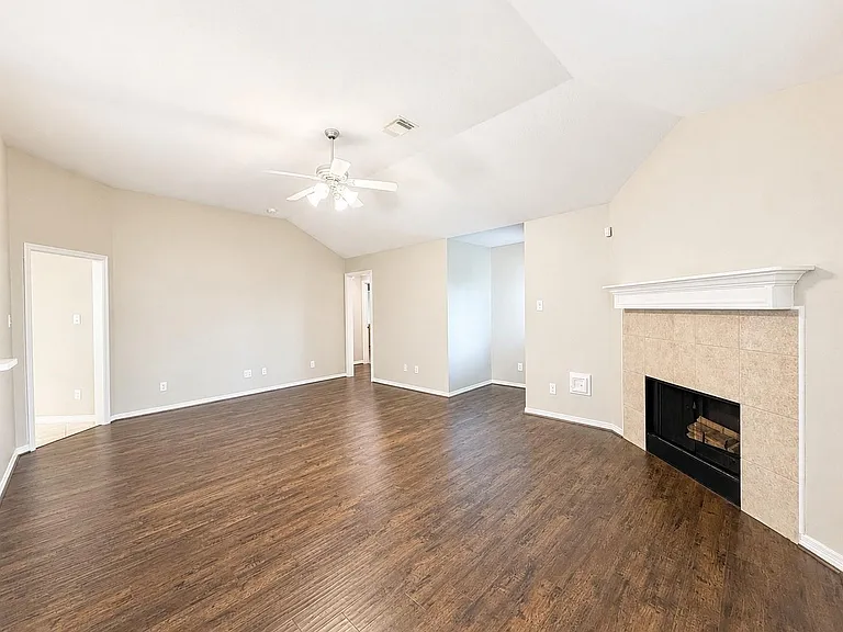 1823 Strongs Ct — Photo 9