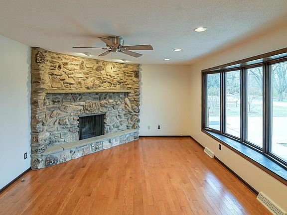 2nd image of 211 Geddes Ave