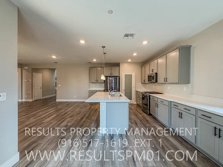 587 River St — Photo 16