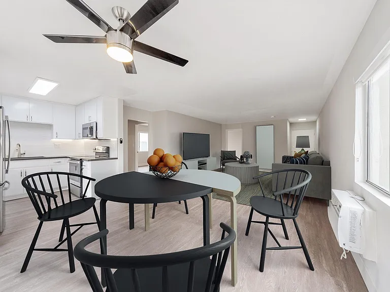 Oasis Apartments — Photo 14