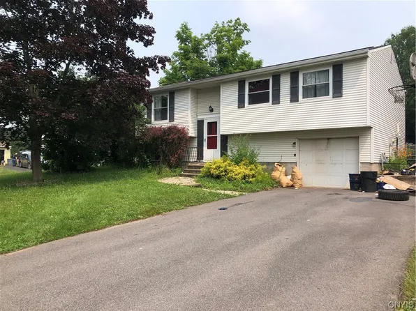 3658 Gardenia Dr, Baldwinsville, NY 13027