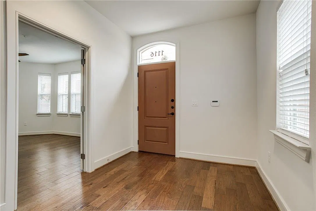 3 bed, 3.5 bath, 2282 sqft, $5,300 — Photo 4