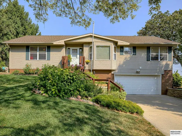 7025 N 50th St, Omaha, NE 68152