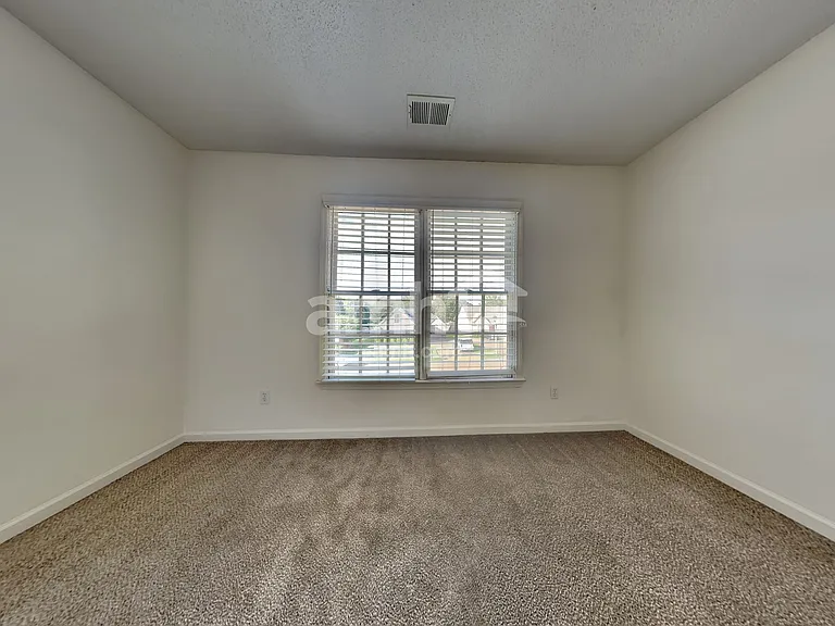 1015 Warwick Pl — Photo 12