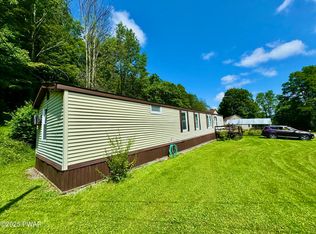 27 Gillow Ln, Prompton, PA 18456
