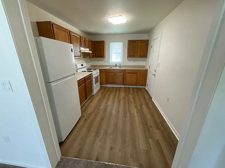 524 W Pleasant St — Photo 4