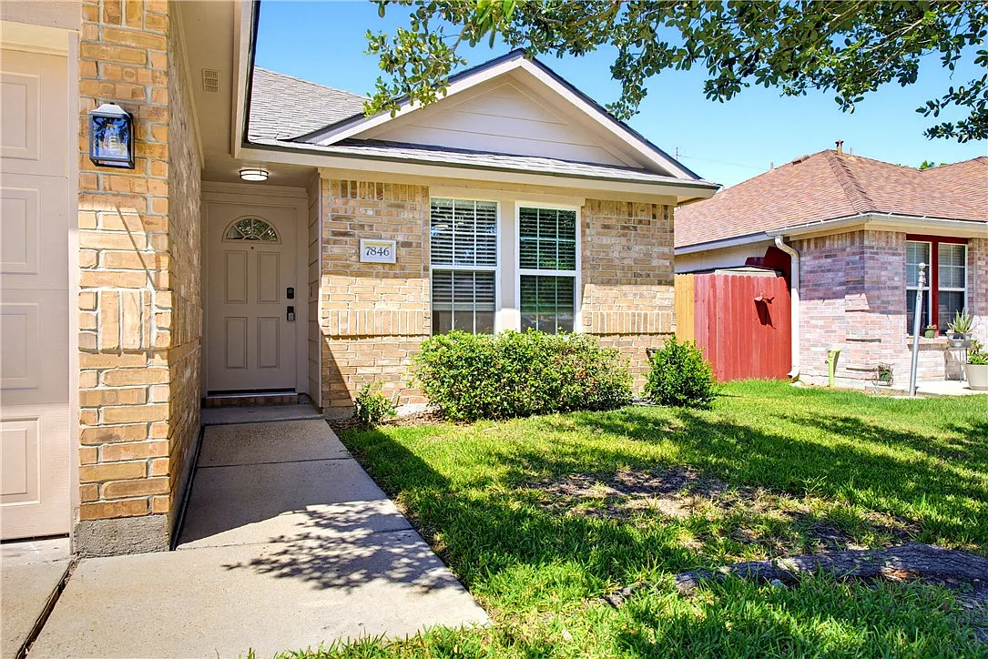 3 bed, 1144 sqft, $2,000 — Photo 2