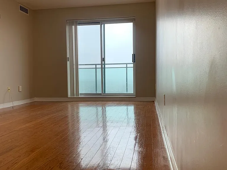 39 Oneida Cres S #901 — Photo 2