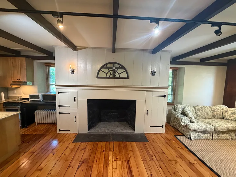 Look at that fireplace(non-operational)
