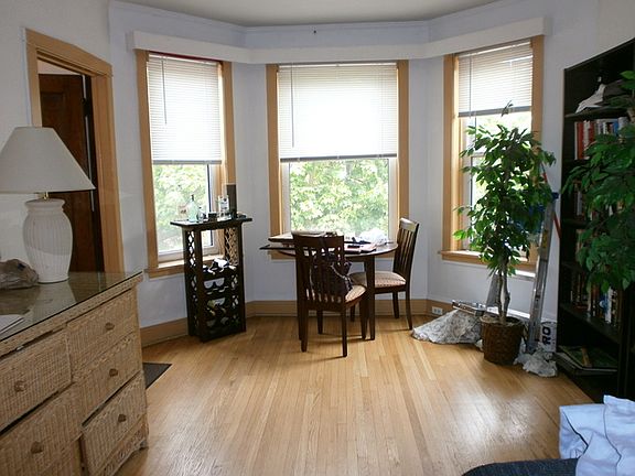 2nd image of 3522 N Claremont Ave #2