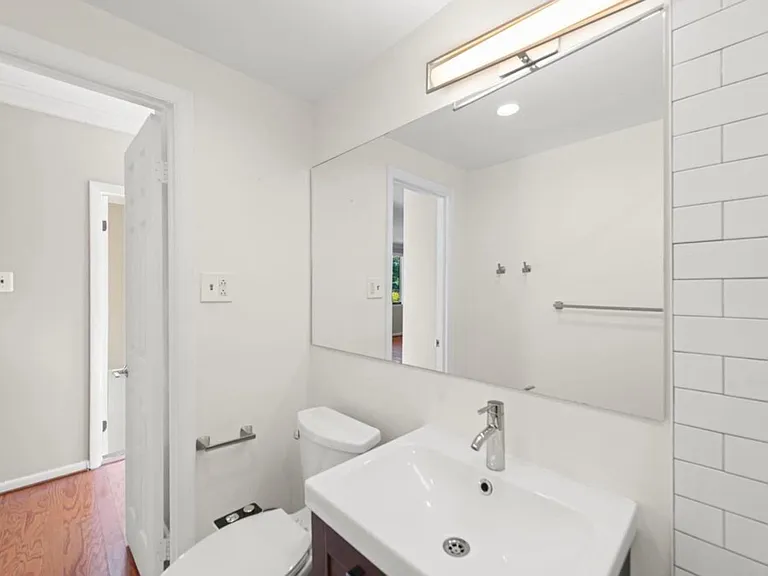 4401 Lee Hwy — Photo 2