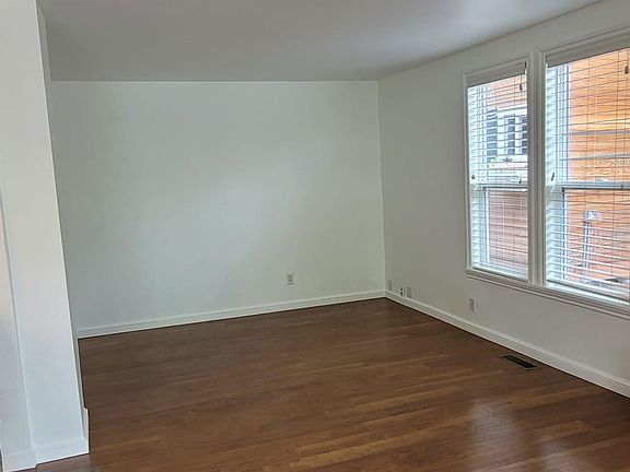 4th image of 1904 Market St