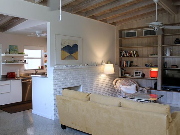4th image of 921 S Lakeside Pl