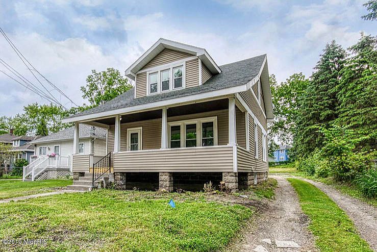 1st image of 79 Lamoreaux Dr NE
