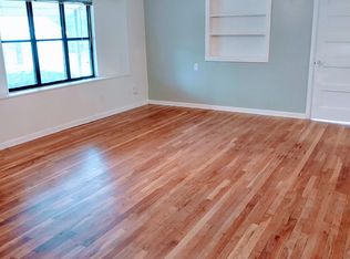 227 S San Antonio St, Bellville, TX 77418