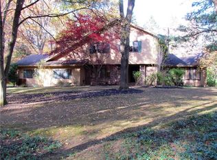 14 Park Forest Dr, Pittsford, NY 14534