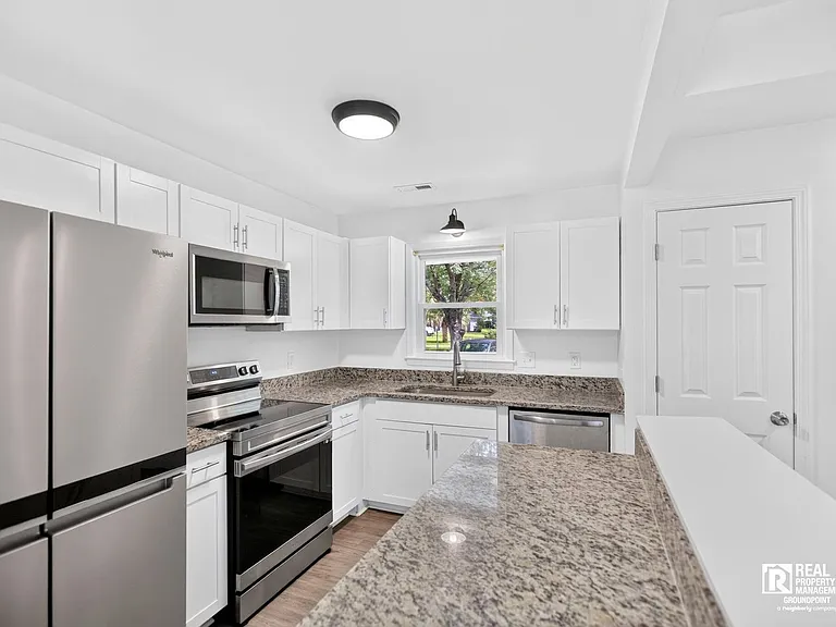 108 Eagle St — Photo 2