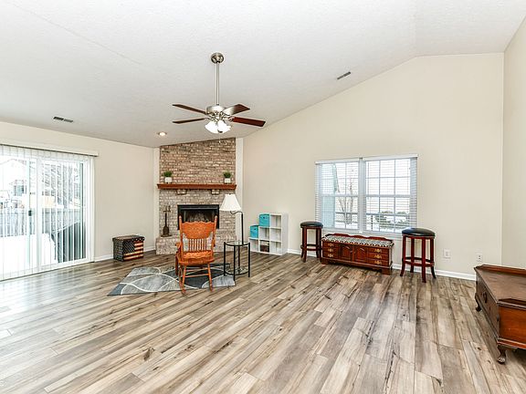 3rd image of 20693 Alpine Dr