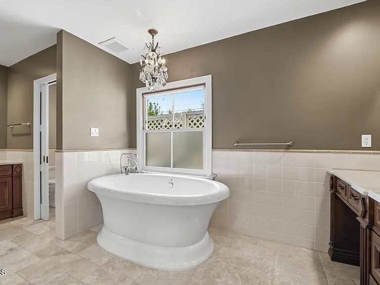 2850 Devonport Rd — Photo 30