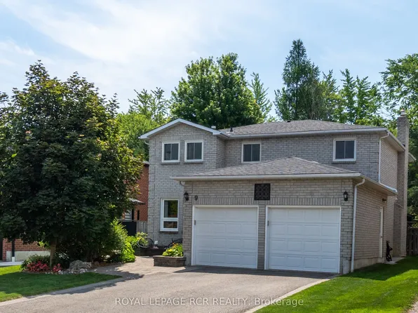 9 Doepath Way, Caledon, ON L7E 2G4
