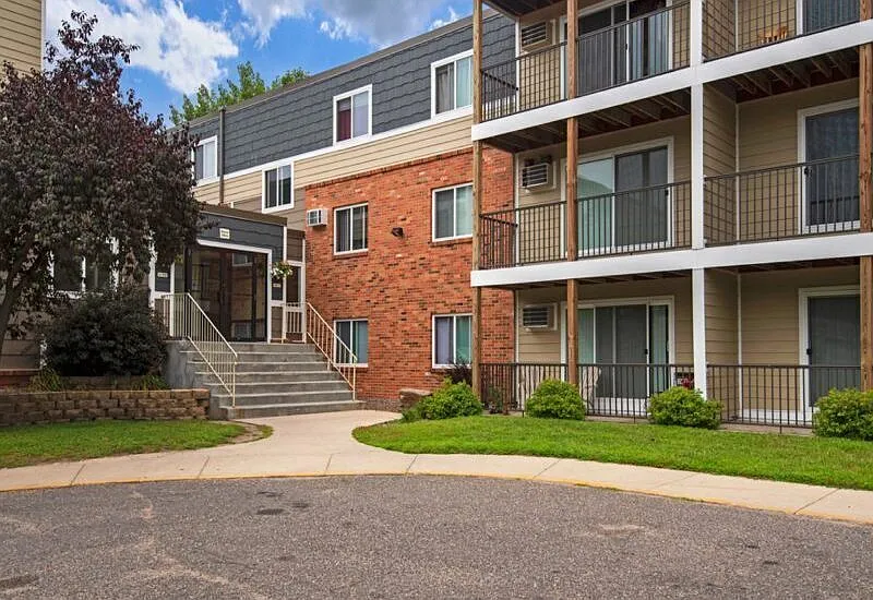 Waite Park Crossing 340-344 — Photo 1