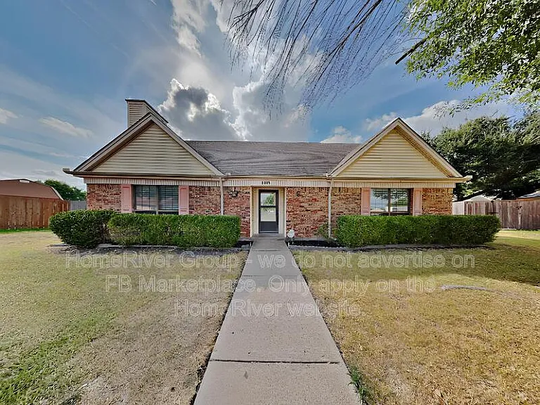 1105 Geneva Ct — Photo 2
