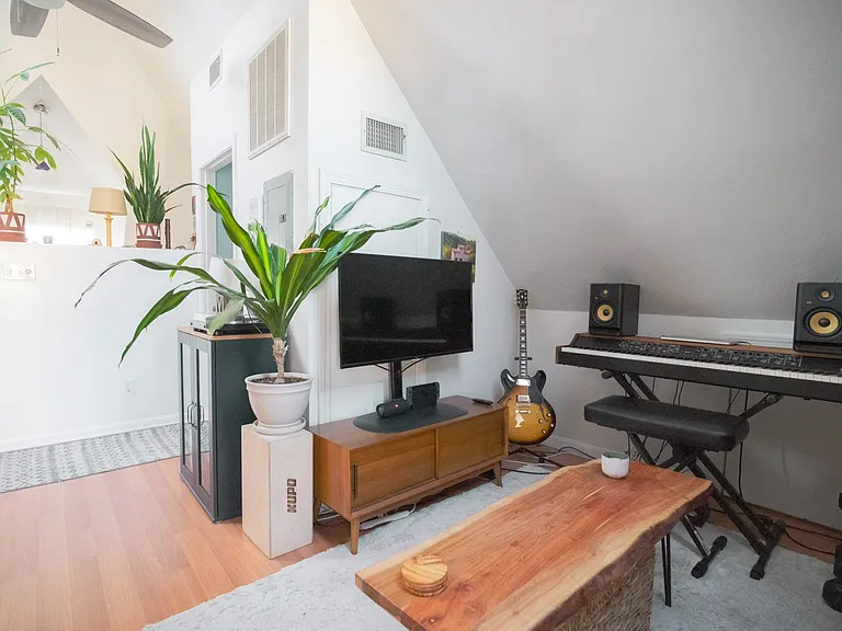 36 Montfern Ave #3 — Photo 5