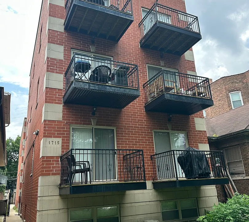 W Albion Ave