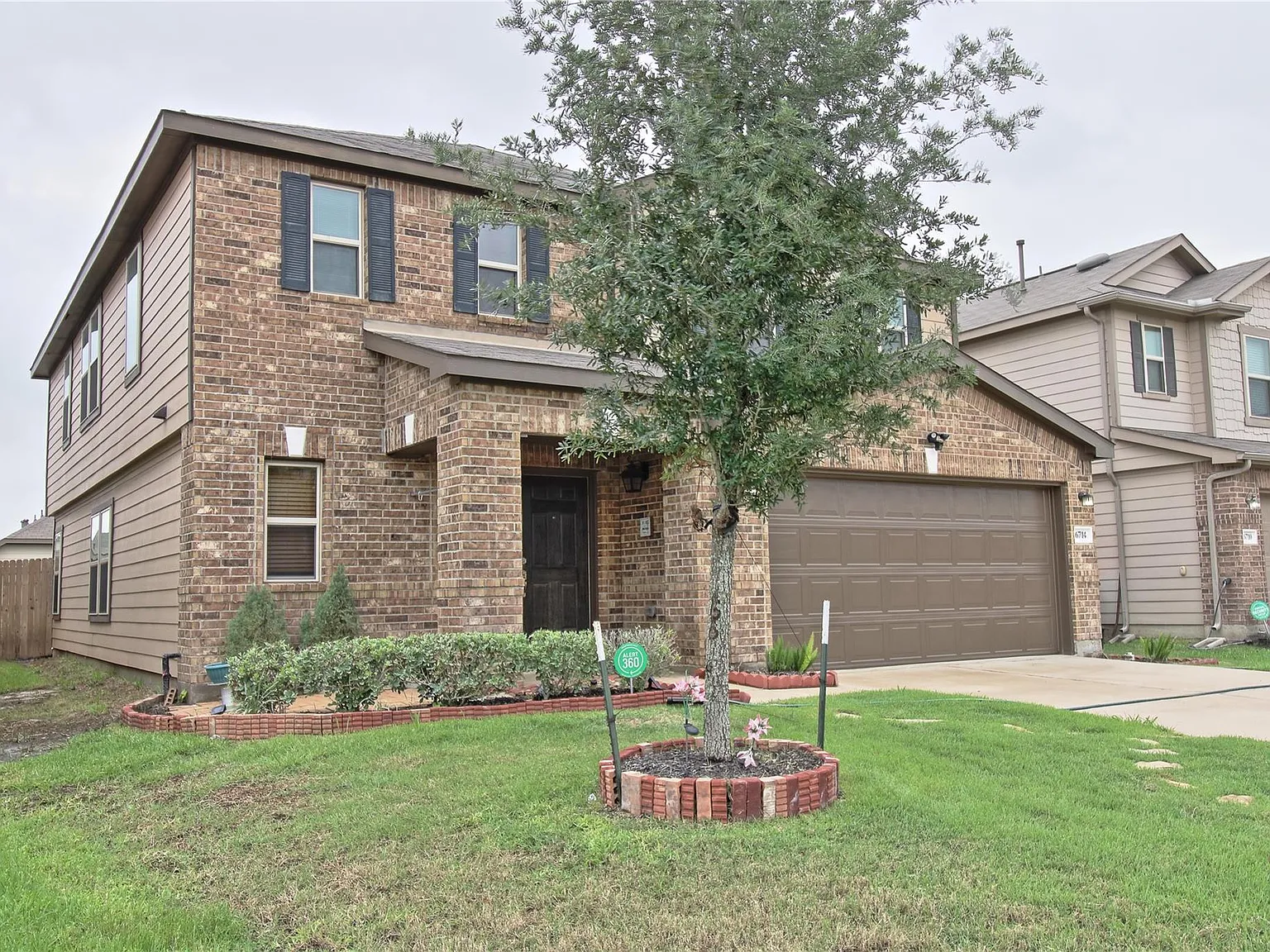 5 bed, 3.5 bath, 3043 sqft, $2,600 — Photo 2