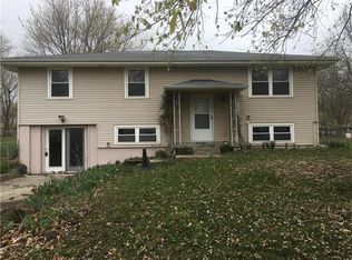 410 Country Dr, Lawson, MO 64062