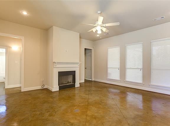 4th image of 408 Holm Oak Ln