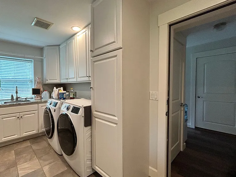 308 Oak St — Photo 13