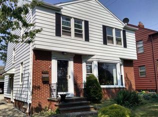 3961 Silsby Rd, University Heights, OH 44118