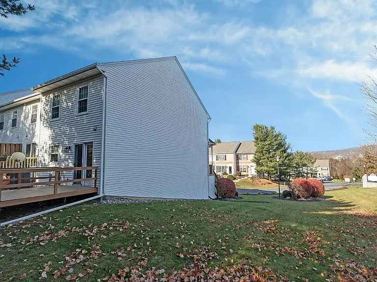2165 Saint Clair Ct — Photo 24