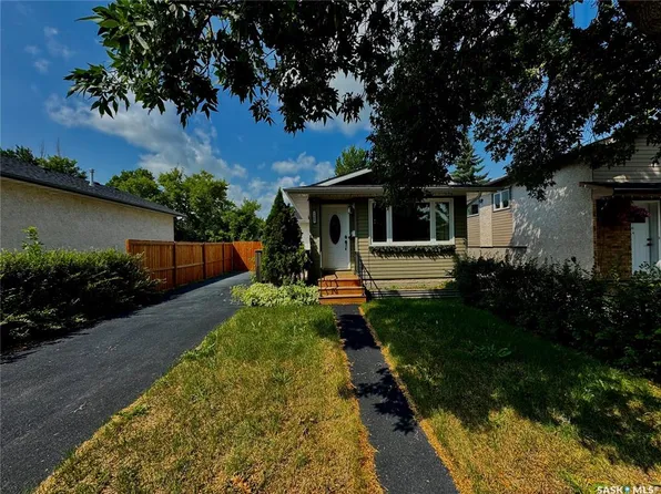 7303 Blakeney DRIVE, Regina, SK S4X 2N6
