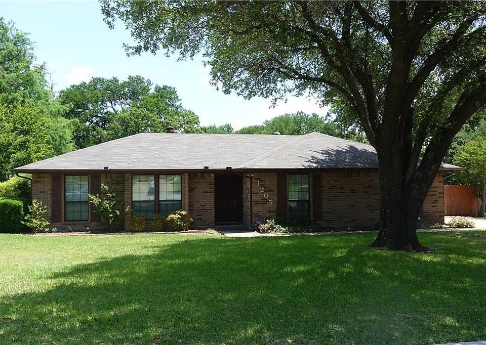 1st image of 1205 Oakwood Trl