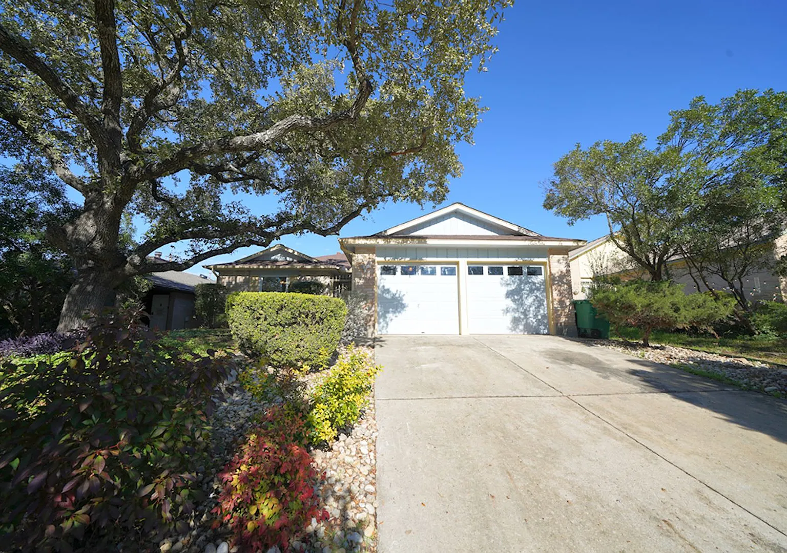 Impeccably Maintained 2/1 Now Available in San Antonio Realtor Commission: $400 — Photo 2