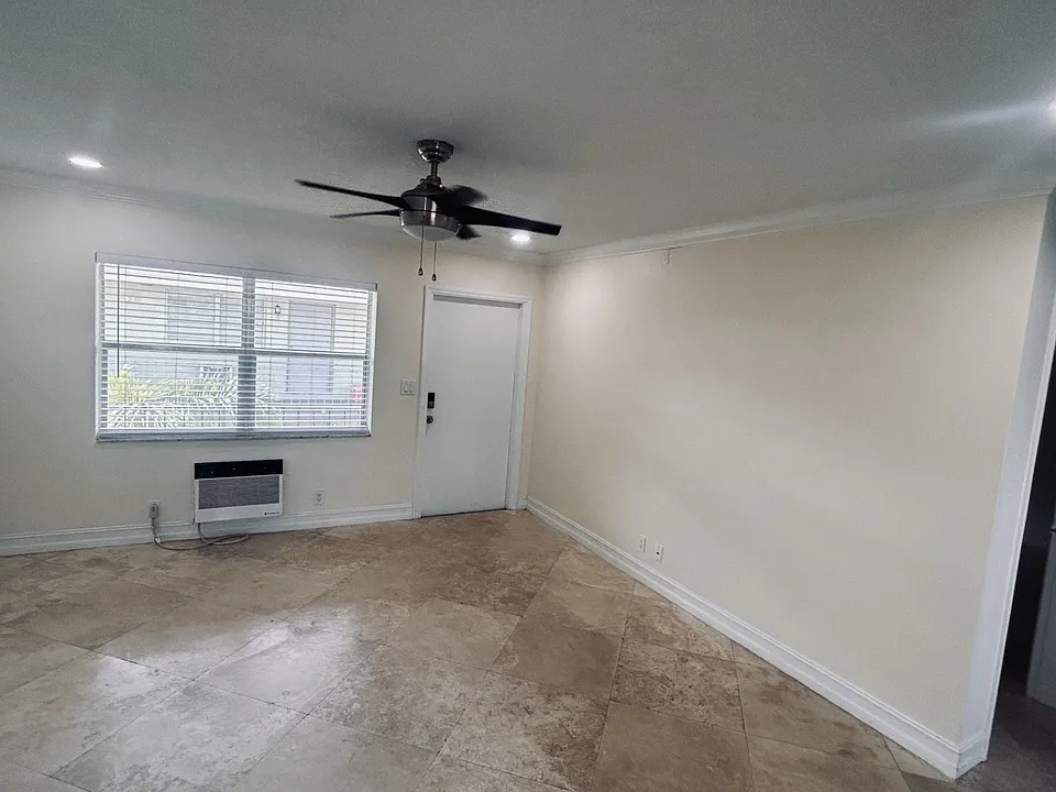 17 NE 2nd Ave #206
