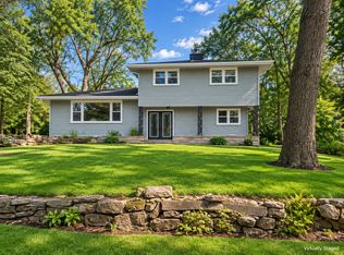 1401 Oakleaf Dr, Saint Anne, IL 60964